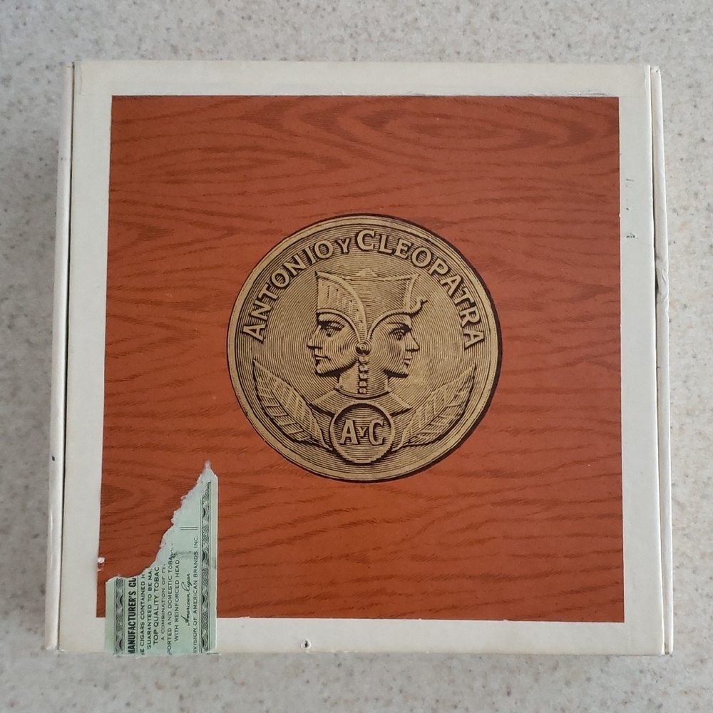 Antonio y Cleopatra Cigar Box